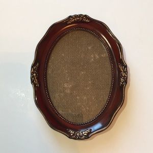 Vintage looking oval picture frame